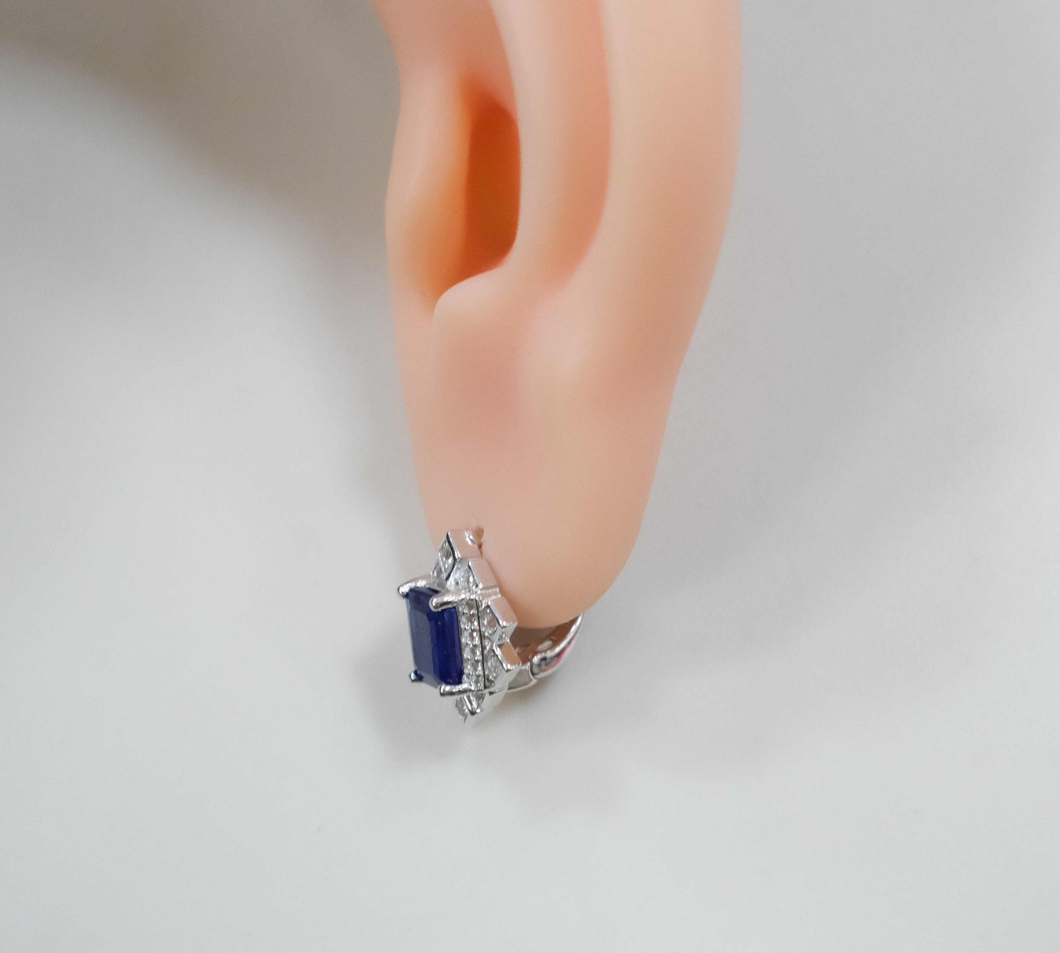Серебряные серьги с сапфирами